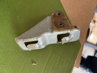 bontott TOYOTA AVENSIS T25 Bal Lökhárító Tartó Nyúlványvég