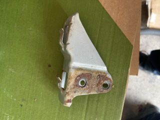 bontott TOYOTA AVENSIS T25 Bal Lökhárító Tartó Nyúlványvég