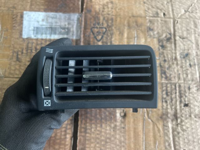 bontott TOYOTA AVENSIS T25 Bal Szellőző