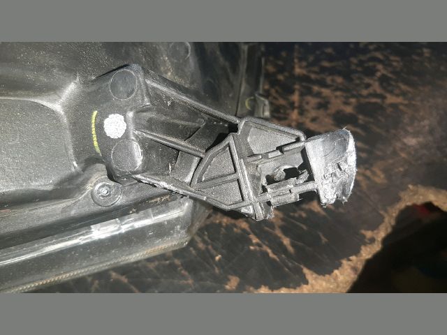 bontott TOYOTA AVENSIS T25 Bal Xenon Fényszóró