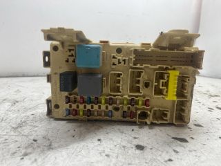 bontott TOYOTA AVENSIS T25 Biztosítéktábla Utastér