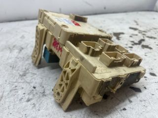 bontott TOYOTA AVENSIS T25 Biztosítéktábla Utastér