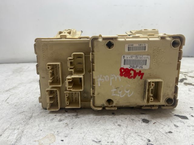 bontott TOYOTA AVENSIS T25 Biztosítéktábla Utastér