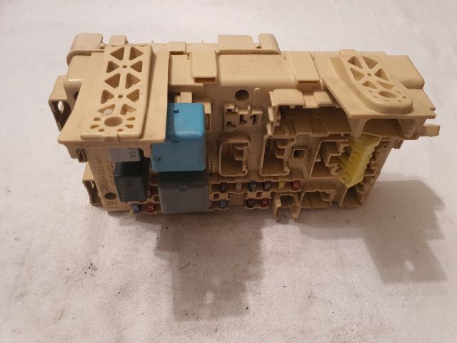 bontott TOYOTA AVENSIS T25 Biztosítéktábla Utastér