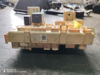 bontott TOYOTA AVENSIS T25 Biztosítéktábla Utastér