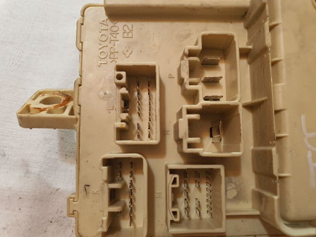 bontott TOYOTA AVENSIS T25 Biztosítéktábla Utastér