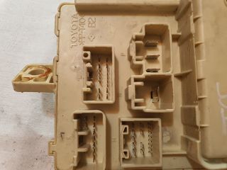 bontott TOYOTA AVENSIS T25 Biztosítéktábla Utastér