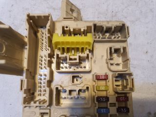 bontott TOYOTA AVENSIS T25 Biztosítéktábla Utastér