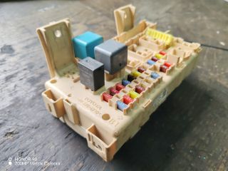 bontott TOYOTA AVENSIS T25 Biztosítéktábla Utastér