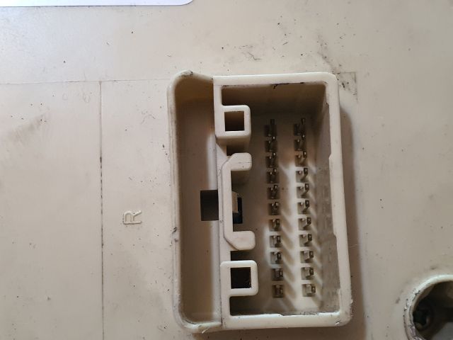 bontott TOYOTA AVENSIS T25 Biztosítéktábla Utastér