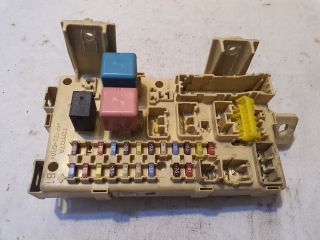 bontott TOYOTA AVENSIS T25 Biztosítéktábla Utastér