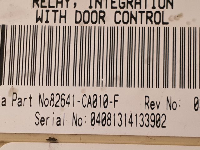 bontott TOYOTA AVENSIS T25 Biztosítéktábla Utastér