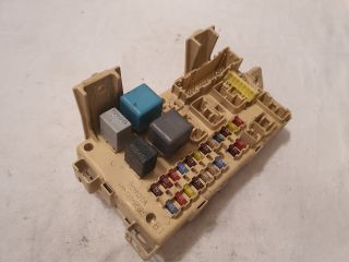 bontott TOYOTA AVENSIS T25 Biztosítéktábla Utastér