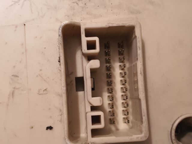 bontott TOYOTA AVENSIS T25 Biztosítéktábla Utastér