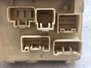 bontott TOYOTA AVENSIS T25 Biztosítéktábla Utastér