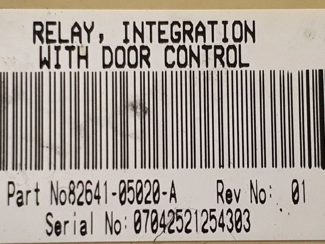 bontott TOYOTA AVENSIS T25 Biztosítéktábla Utastér