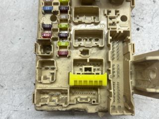 bontott TOYOTA AVENSIS T25 Biztosítéktábla Utastér