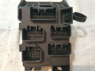 bontott TOYOTA AVENSIS T25 Biztosítéktábla Utastér