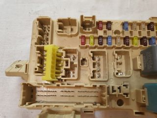 bontott TOYOTA AVENSIS T25 Biztosítéktábla Utastér