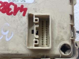 bontott TOYOTA AVENSIS T25 Biztosítéktábla Utastér