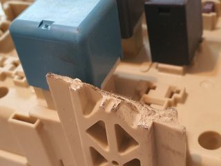 bontott TOYOTA AVENSIS T25 Biztosítéktábla Utastér