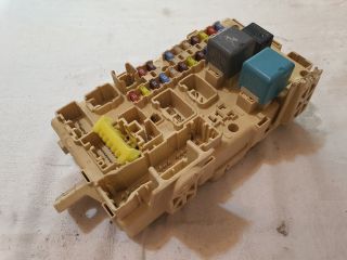 bontott TOYOTA AVENSIS T25 Biztosítéktábla Utastér