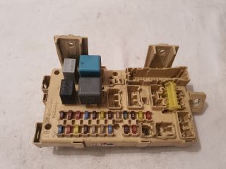 bontott TOYOTA AVENSIS T25 Biztosítéktábla Utastér