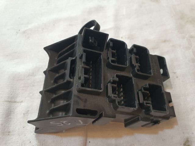 bontott TOYOTA AVENSIS T25 Biztosítéktábla Utastér