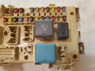 bontott TOYOTA AVENSIS T25 Biztosítéktábla Utastér