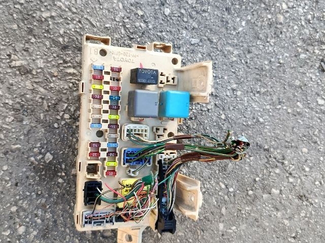 bontott TOYOTA AVENSIS T25 Biztosítéktábla Utastér