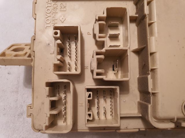 bontott TOYOTA AVENSIS T25 Biztosítéktábla Utastér