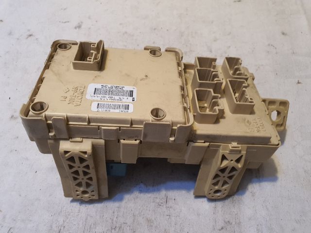 bontott TOYOTA AVENSIS T25 Biztosítéktábla Utastér