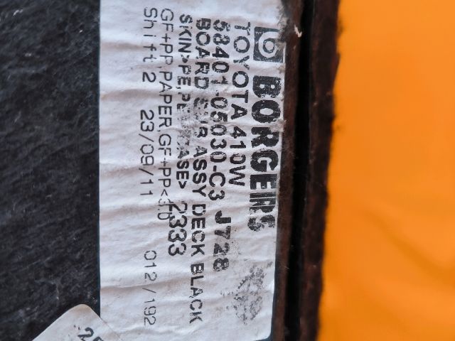 bontott TOYOTA AVENSIS T25 Csomagtér Tálca