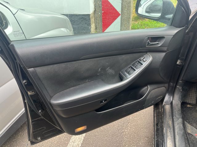 bontott TOYOTA AVENSIS T25 Csomagtérajtó Gumikéder