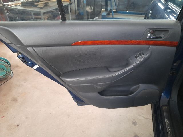 bontott TOYOTA AVENSIS T25 Csomagtérajtó Gumikéder