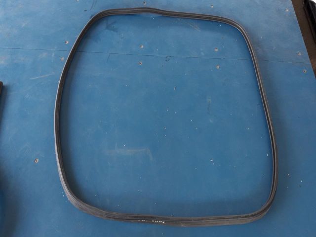 bontott TOYOTA AVENSIS T25 Csomagtérajtó Gumikéder