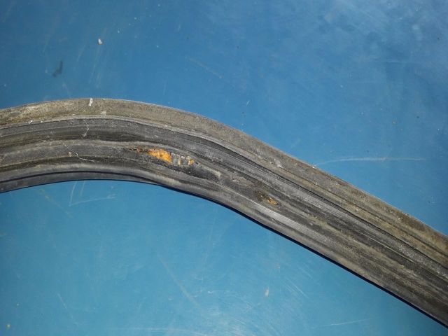 bontott TOYOTA AVENSIS T25 Csomagtérajtó Gumikéder