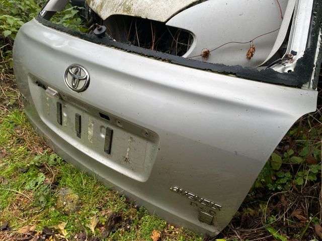 bontott TOYOTA AVENSIS T25 Csomagtérajtó (Üres lemez)