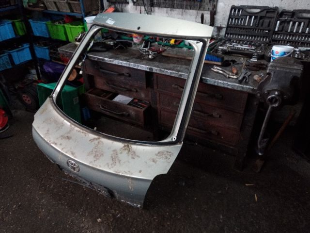 bontott TOYOTA AVENSIS T25 Csomagtérajtó (Üres lemez)