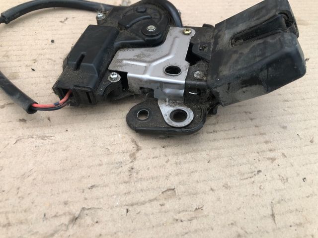 bontott TOYOTA AVENSIS T25 Csomagtérajtó Zárszerkezet