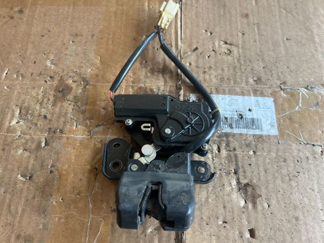 bontott TOYOTA AVENSIS T25 Csomagtérajtó Zárszerkezet