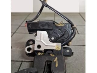 bontott TOYOTA AVENSIS T25 Csomagtérajtó Zárszerkezet