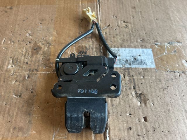 bontott TOYOTA AVENSIS T25 Csomagtérajtó Zárszerkezet