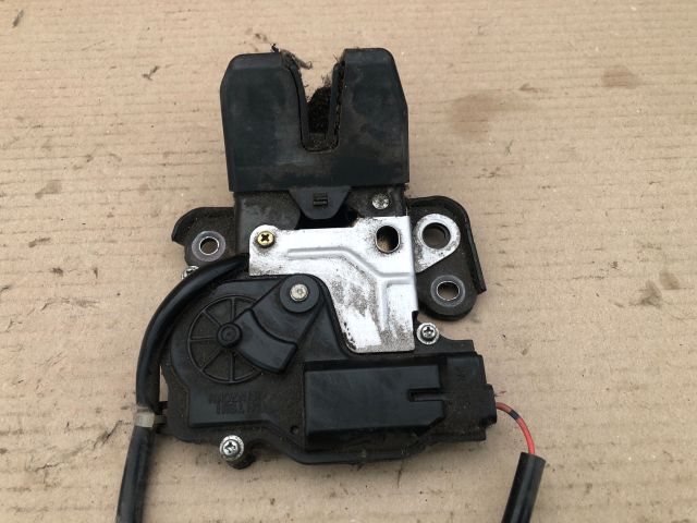 bontott TOYOTA AVENSIS T25 Csomagtérajtó Zárszerkezet