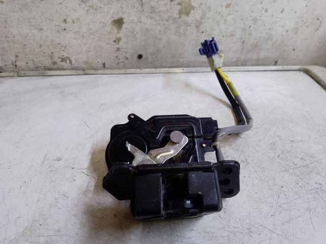 bontott TOYOTA AVENSIS T25 Csomagtérajtó Zárszerkezet