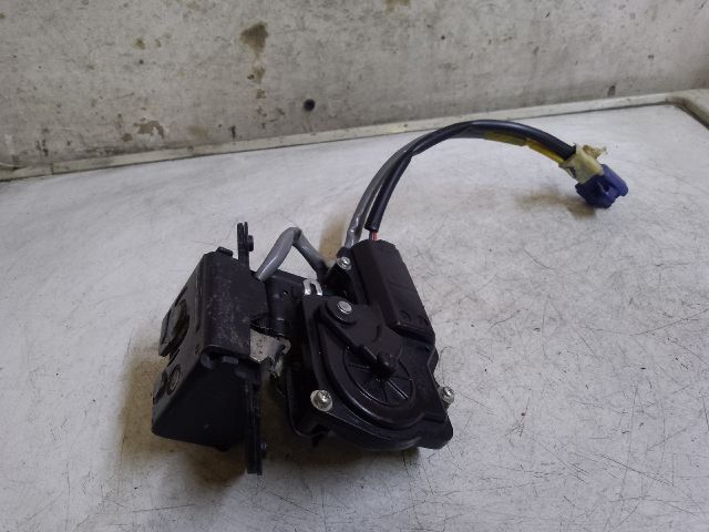 bontott TOYOTA AVENSIS T25 Csomagtérajtó Zárszerkezet