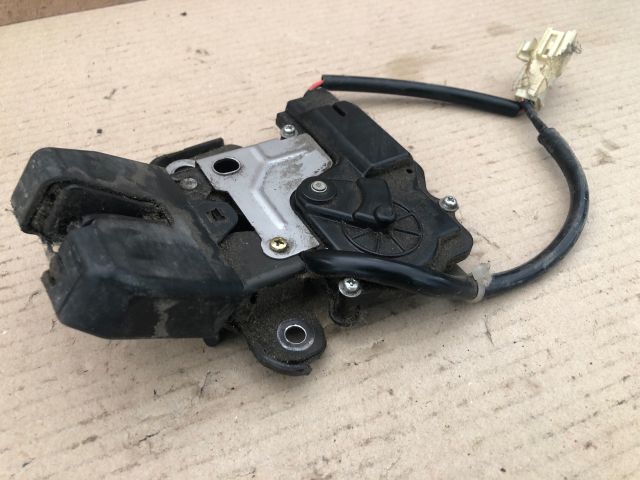 bontott TOYOTA AVENSIS T25 Csomagtérajtó Zárszerkezet