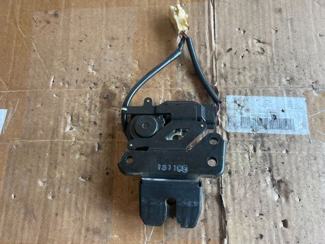 bontott TOYOTA AVENSIS T25 Csomagtérajtó Zárszerkezet