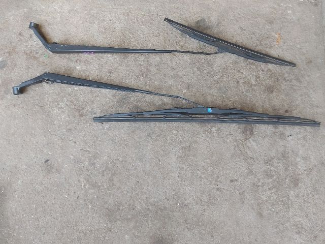 bontott TOYOTA AVENSIS T25 Első Ablaktörlő Kar