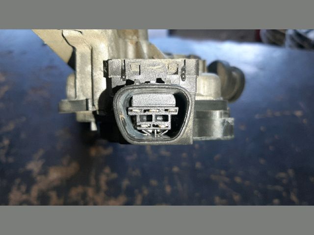 bontott TOYOTA AVENSIS T25 Első Ablaktörlő Szerkezet Motorral